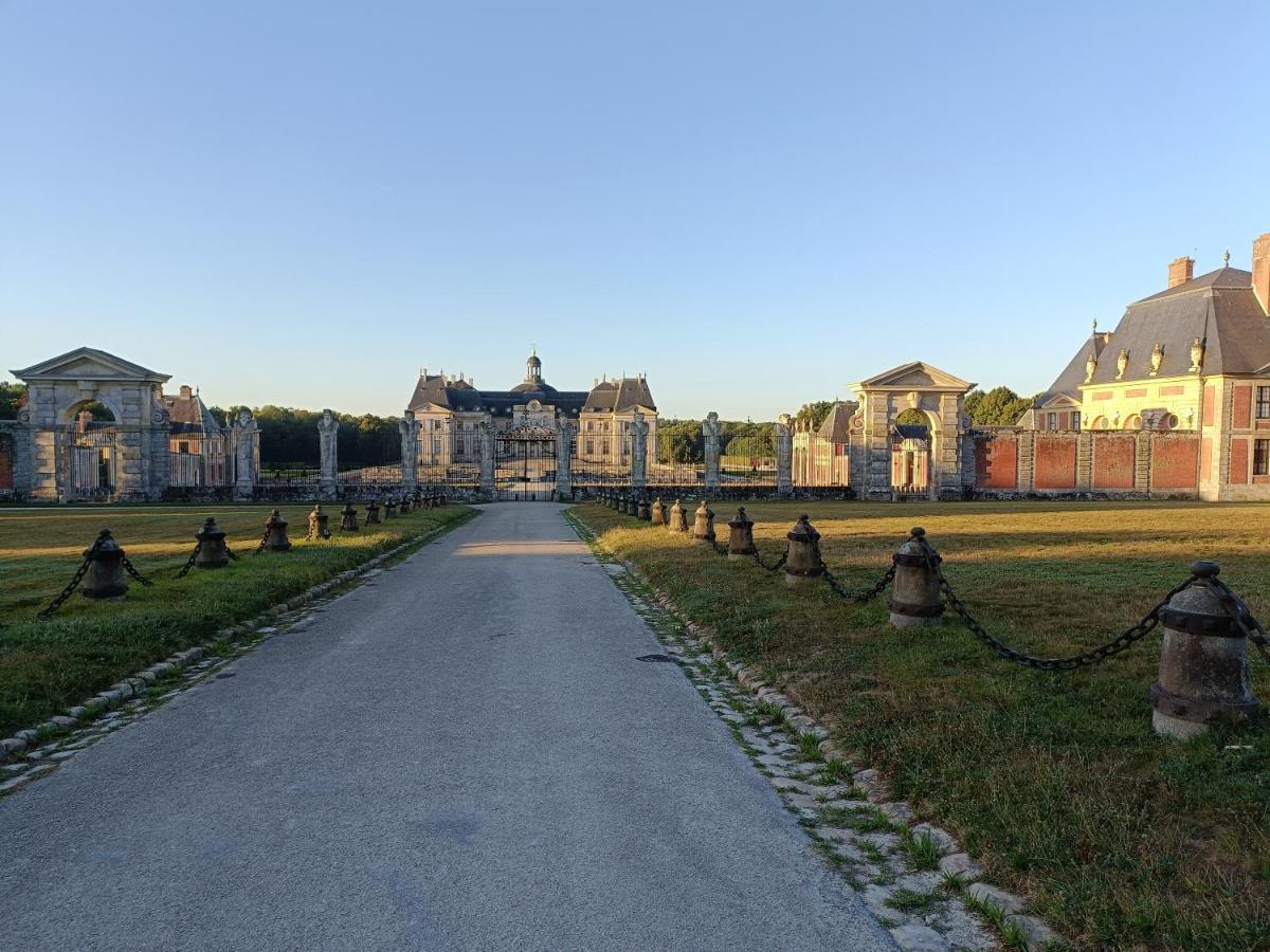 Mettez vous au vert près du château de Vaux le Vicomte en sous sol semi enterré Villa Maincy Exterior foto